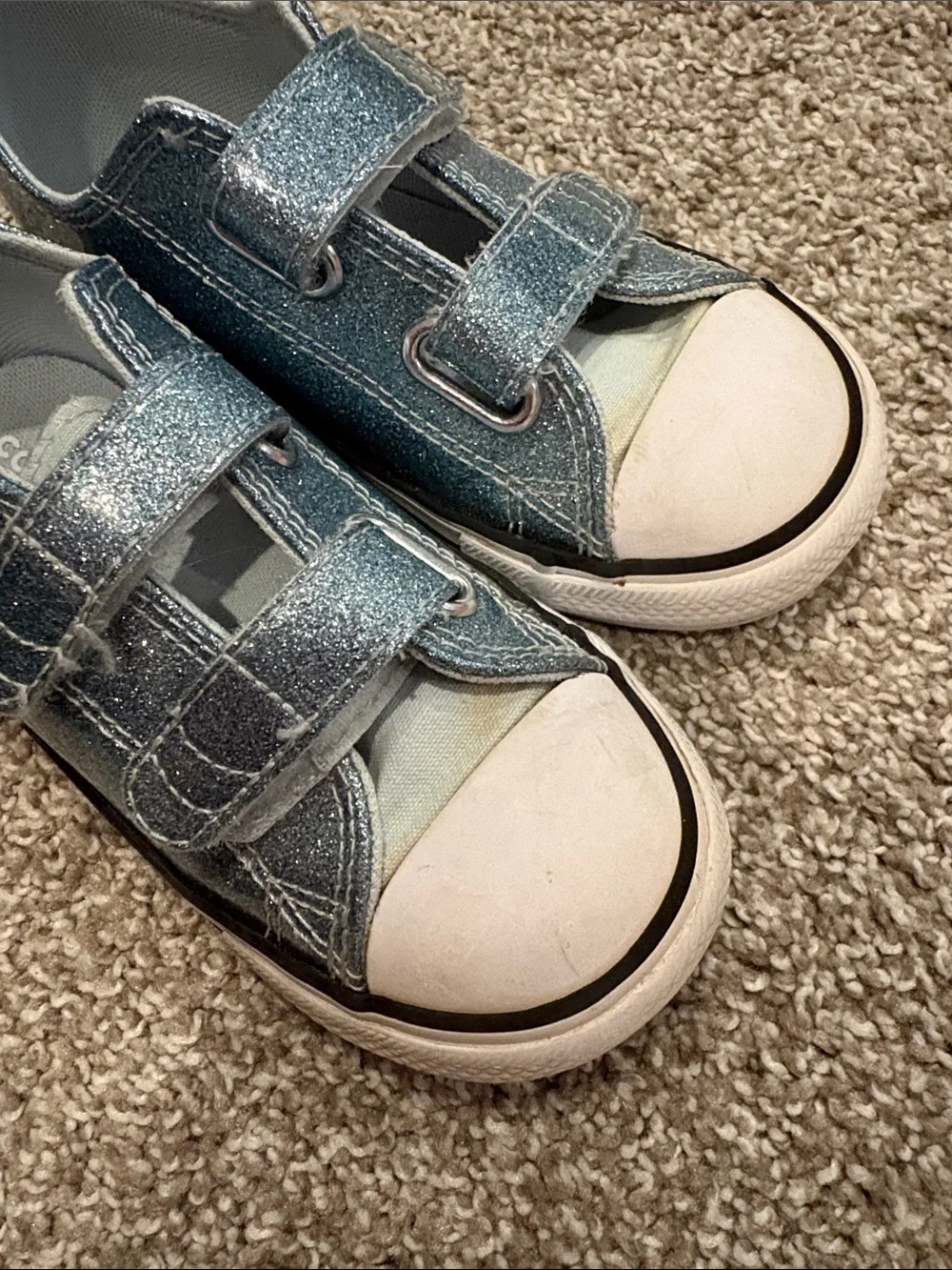 Converse Kids Glitter Velcro Low Top Sneakers in Light Blue